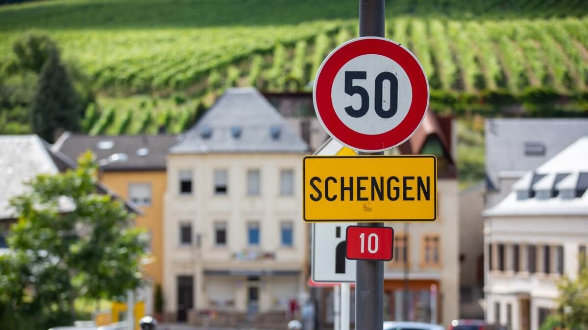 Ủy ban châu Âu kêu gọi cho phép Romania và Bulgaria gia nhập Schengen năm 2023